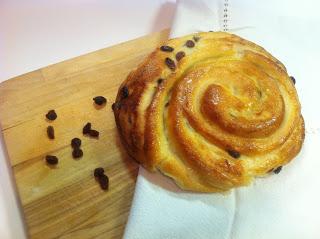 GIRELLA CON BUTTERCREAM AL LIMONE E UVA SULTANINA