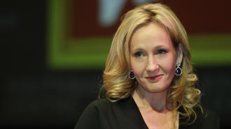 BritainJKRowlingJPEG 0359e 1373809175 330x185 J.K.Rowling, la scrittrice pubblica un giallo con uno pseudonimo ed è un grande successo