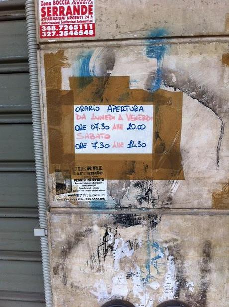 Piccolo semplice confronto tra due esercizi commerciali nella stessa zona della città