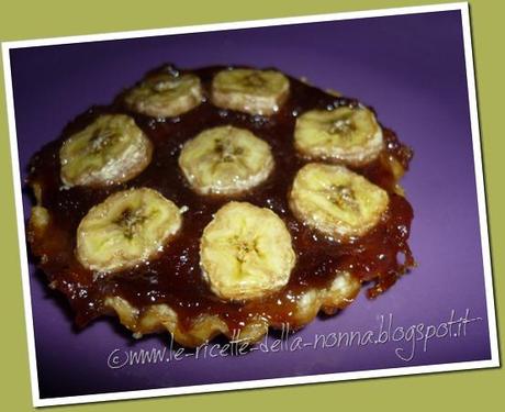 Crostatine di pastasfoglia con banane e marmellata di fragole (12)