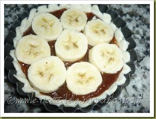 Crostatine di pastasfoglia con banane e marmellata di fragole (9)