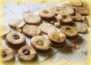 BISCOTTI DI FARRO CON LA MARMELLA