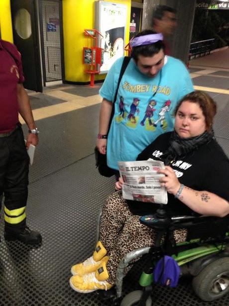 Incredibile storia da Metro Garbatella. Non esiste più sorveglianza, non esiste più personale e la stazione la fa funzionare il tabacchino. Per i disabili resta l'incubo