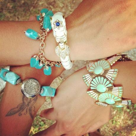 Azzurro, il pomeriggio è troppo azzurro e lungo per me.