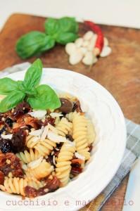 FUSILLI CON POMODORI SECCHI E MANDORLE 1