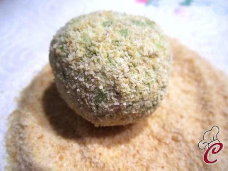 Polpette di tofu e piselli con sorpresa: fierezza e una dedica da gustare con le mani