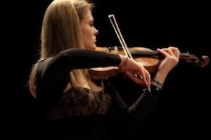 Muore la violinista Carlotta Nobile all’età di 24 anni: ci sono battaglie che non abbiamo scelto