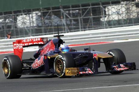 Daniel-Ricciardo-Toro-Rosso_test_silverstone_2013