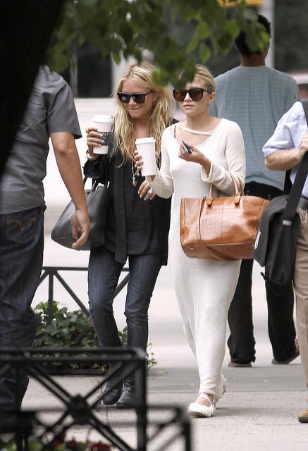 Ashley+Olsen+Mary+Kate+Olsen+Ashley+Olsen+VMZ_ez29TG_x