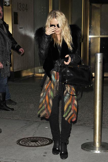 Ashley+Olsen+Mary+Kate+Ashely+Olsen+Out+NYC+oJ__pC1nc2Kx