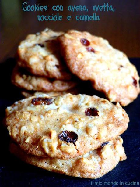 COOKIEs CON AVENA, NOCCIOLE E UVETTA alla cannella