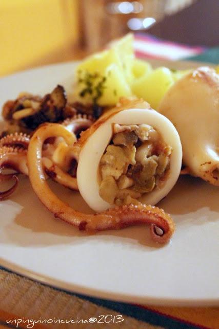 Calamari ripieni con melanzane, uvetta e pinoli