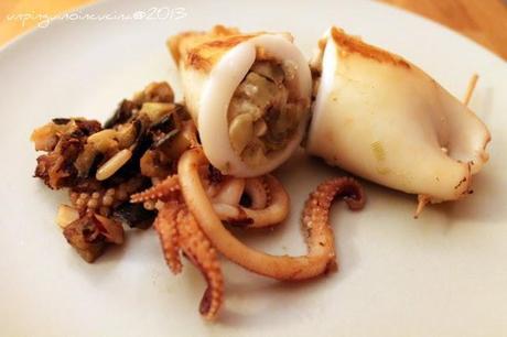 Calamari ripieni con melanzane, uvetta e pinoli