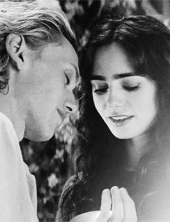 SHADOWHUNTERS - CITY OF BONES *impazziscecompletamente*