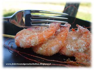 Spiedini di gamberi alle mandorle e pistacchi