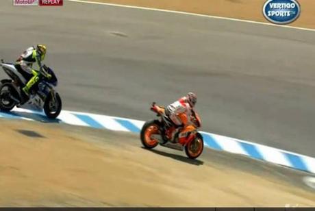 rossi marquez laguna seca 2013 596x400 MOTOGP, LAGUNA SECA 2013: MARQUEZ CONCEDE IL BIS, ROSSI 3° 