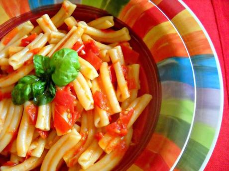 Ricetta economica: pasta risottata pomodoro e basilico