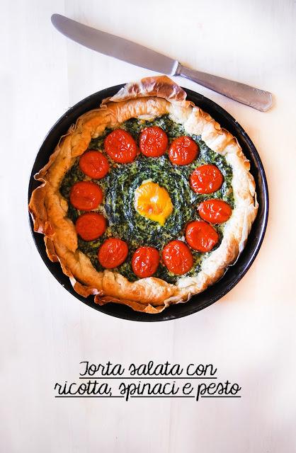 Torta salata  con ricotta, spinaci e pesto