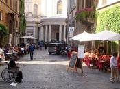 caciara immonda santa maria della pace: dall'onnipresente storpio carrozzella chiede l'elemosina alle auto sosta nell'area pedonale