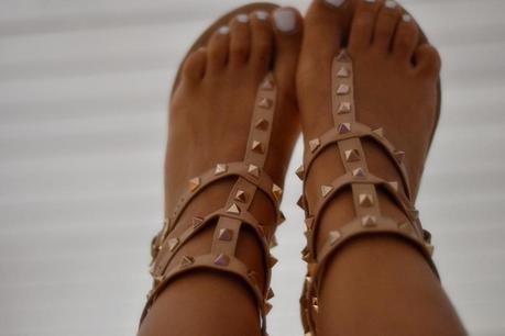 WOAKAO Sandals.