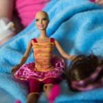 Le Barbie calve progettate per le bambine che fanno chemioterapia (foto)