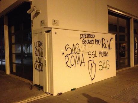 Compleanno dell'AS Roma. Ecco come hanno devastato tutto il Rione di Testaccio i bastardi vandali che alcuni chiamano 'tifosi'. Palazzi, chiese e il nuovo mercato totalmente massacrati