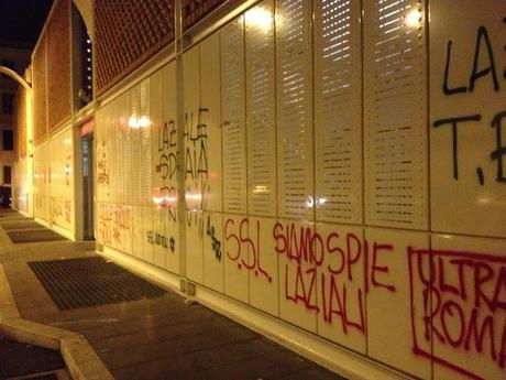 Compleanno dell'AS Roma. Ecco come hanno devastato tutto il Rione di Testaccio i bastardi vandali che alcuni chiamano 'tifosi'. Palazzi, chiese e il nuovo mercato totalmente massacrati