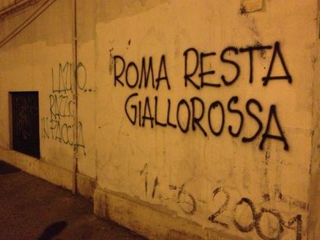Compleanno dell'AS Roma. Ecco come hanno devastato tutto il Rione di Testaccio i bastardi vandali che alcuni chiamano 'tifosi'. Palazzi, chiese e il nuovo mercato totalmente massacrati