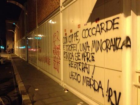 Compleanno dell'AS Roma. Ecco come hanno devastato tutto il Rione di Testaccio i bastardi vandali che alcuni chiamano 'tifosi'. Palazzi, chiese e il nuovo mercato totalmente massacrati