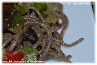 Spaghetti di canapa con salsa all'ortolana