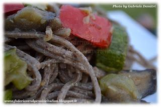 Spaghetti di canapa con salsa all'ortolana