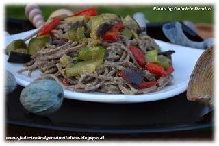 Spaghetti di canapa con salsa all'ortolana