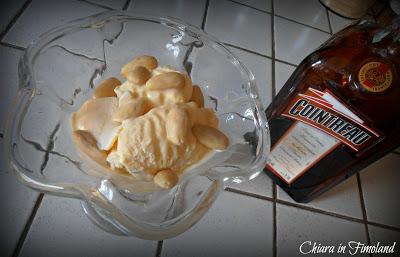 Gelato alla crema affogato al Cointreau