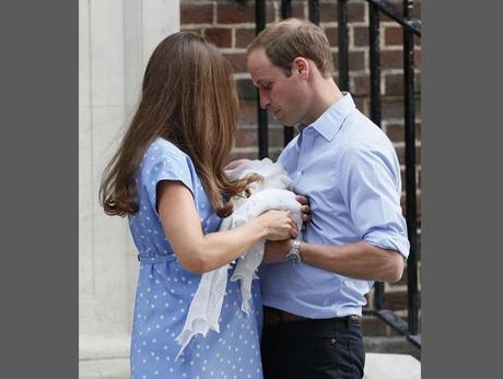 Kate Middleton lascia l’ospedale con William: ecco le foto del Royal Baby