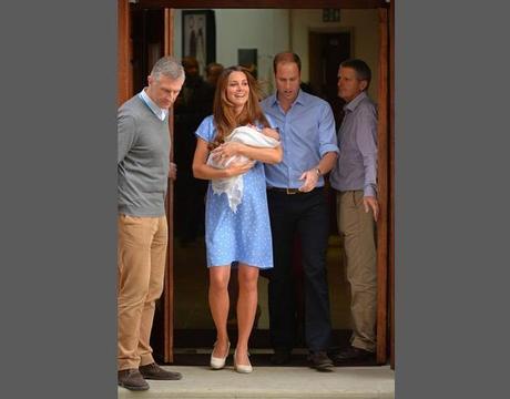 Kate Middleton lascia l’ospedale con William: ecco le foto del Royal Baby