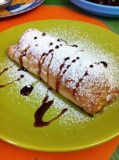 Mini strudel di banana e marmellata di albicocca