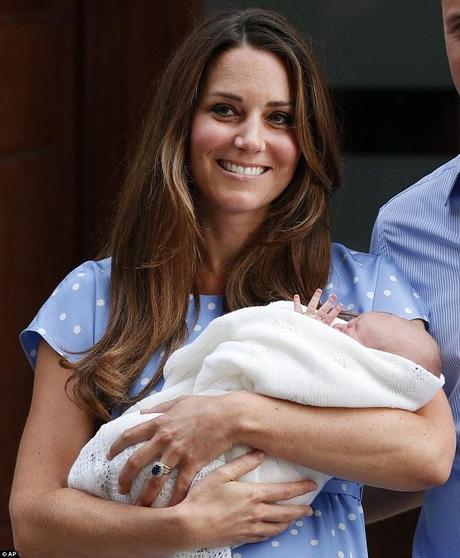 NEWS | Kate Middleton mostra il suo bambino in Jenny Packham