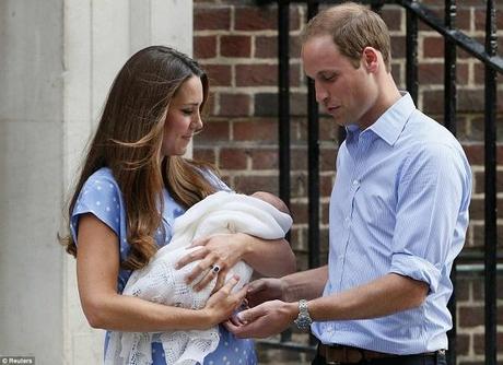 NEWS | Kate Middleton mostra il suo bambino in Jenny Packham