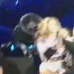 Beyoncé canta ‘Halo’, capelli incastrati nel ventilatore (Video)