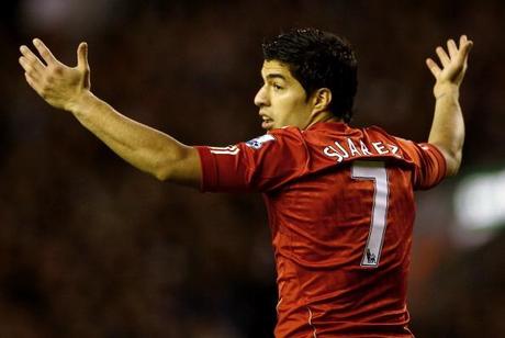 Calciomercato Arsenal, Liverpool respinge offerta per Suarez: “Cosa credono che fumiamo?”