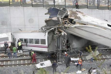 C 2 fotogallery 1023207  ImageGallery  imageGalleryItem 6 image Deraglia un treno in Spagna: è una vera sciagura con morti e feriti [Le foto]