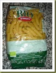 Pasta fredda con piselli, wurstel e scaglie di parmigiano (1)