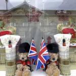 Kate Middleton: il royal baby sui giornali inglesi e sui gadget01