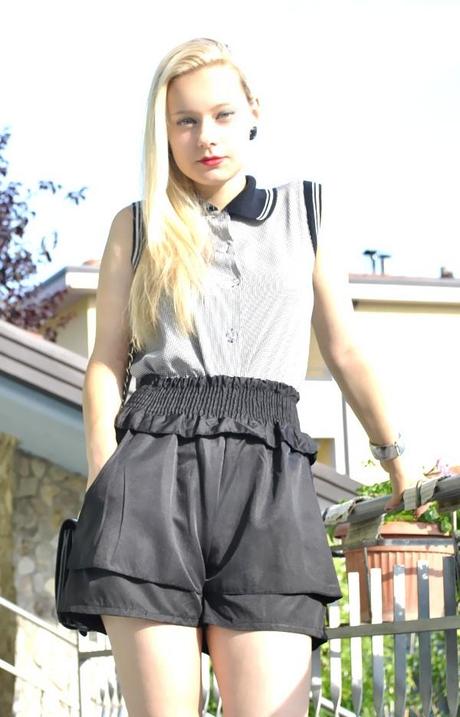 Un altro look in bianco e nero con una blusa vintage a quadri