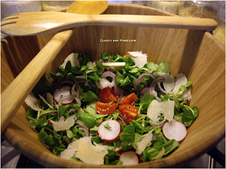 Misto carni alla piastra e al forno con contorno di insalata mista