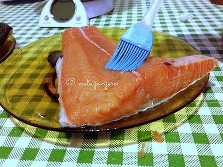 Salmone al barbecue con maionese ai capperi e lime