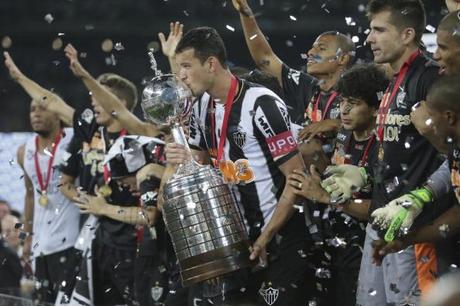 Atletico Mineiro-Olimpia 2-0 (4-3 dcr): i brasiliani riescono a rimontare, Ronaldinho vince la Libertadores