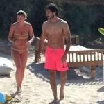 Emma Marrone e Marco Bocci in spiaggia a Gallipoli02