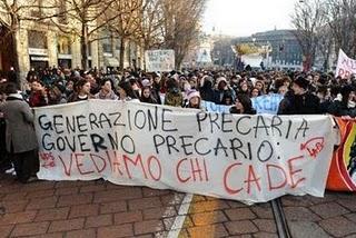 Tutti a dire della rabbia del fiume in piena e nessuno della violenza degli argini che lo costingono. [Bertolt Brecht]