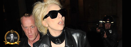 Candids: Lady GaGa a Parigi (21/12/2010)